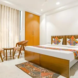 Fabexpress Aerosky Deluxe - Nr Yashobhoomi Convention Centre Hotel